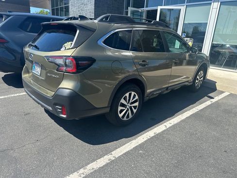 Used 2021 Subaru Outback Premium AWD/4WD image 3