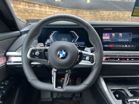 Used 2025 BMW 740i xDrive w/ Premium Package image 10