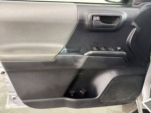 Used 2018 Toyota Tacoma SR w/ SR Convenience Package image 13