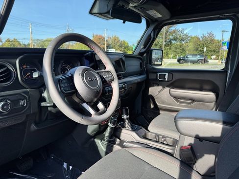 Used 2024 Jeep Wrangler Unlimited Rubicon image 15