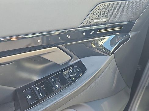 Used 2026 BMW 530i xDrive image 17