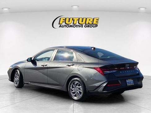 Used 2024 Hyundai Elantra Blue FWD image 7