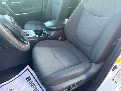 Used 2020 Toyota RAV4 XLE FWD image 21
