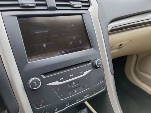 Used 2013 Ford Fusion SE FWD image 19
