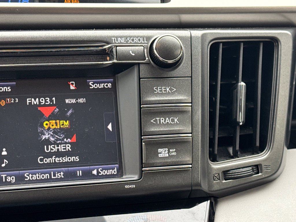 Used 2015 Toyota RAV4 Limited AWD/4WD image 23