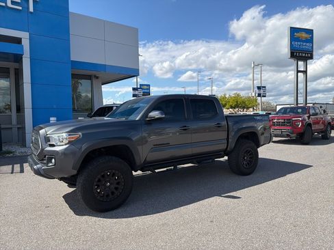 Used 2019 Toyota Tacoma TRD Off-Road w/ Technology Package image 15