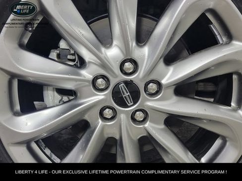 Used 2022 Lincoln Corsair AWD w/ Premium Package image 11