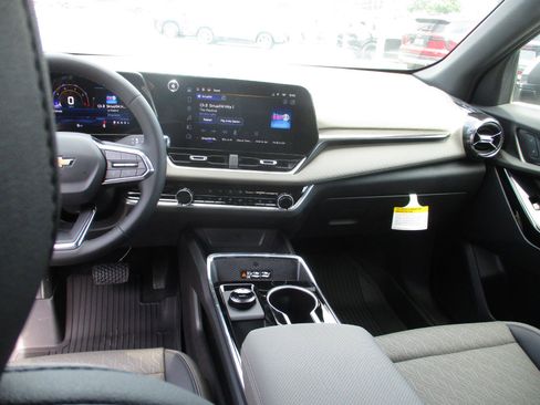 New 2026 Chevrolet Equinox LT w/ Convenience Package II image 13