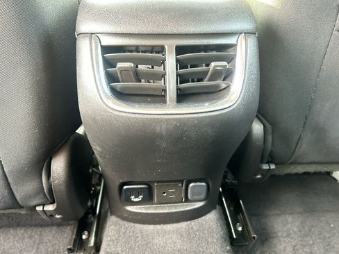 Used 2017 Chevrolet Malibu LT image 9