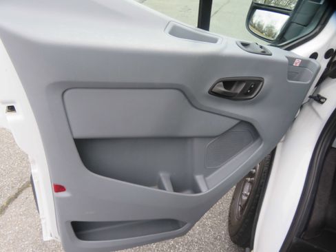 Used 2019 Ford Transit 150 XLT image 14