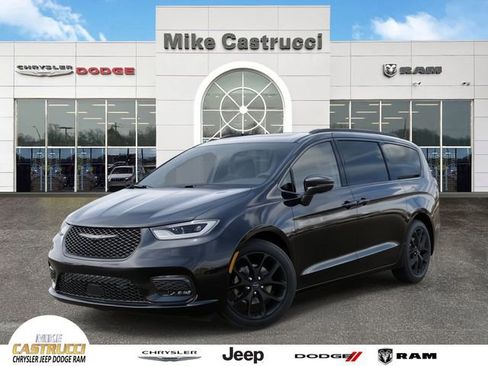 New 2026 Chrysler Pacifica Limited image 1