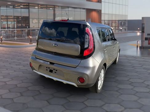 Used 2018 Kia Soul + image 11
