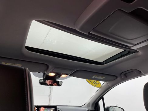 Used 2022 Honda Odyssey Elite image 3