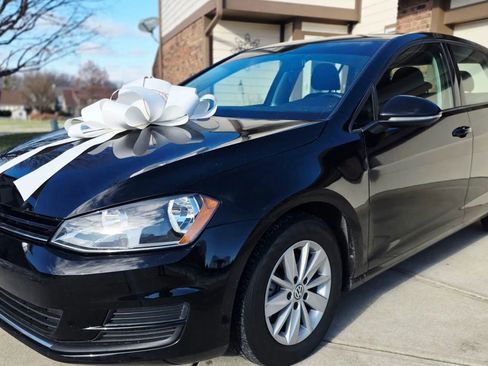 Used 2016 Volkswagen Golf S image 1