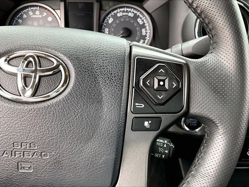 Used 2017 Toyota Tacoma TRD Off-Road w/ Tow Package RWD image 25