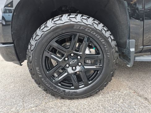 Used 2024 Chevrolet Silverado 1500 Custom Trail Boss w/ LPO, Dark Essentials Package image 12