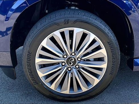 Used 2025 INFINITI QX80 Sensory AWD/4WD image 33