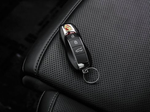 Used 2024 Porsche Macan AWD/4WD image 75