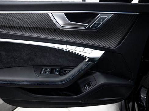 New 2025 Audi RS 6 performance image 11