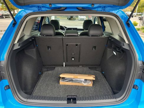 Certified 2025 Volkswagen Taos SE w/ Panoramic Sunroof Package image 17