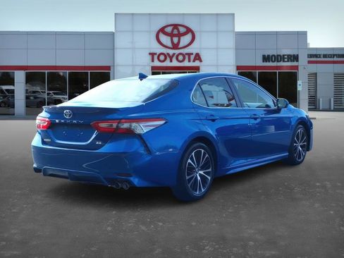 Used 2019 Toyota Camry L image 6