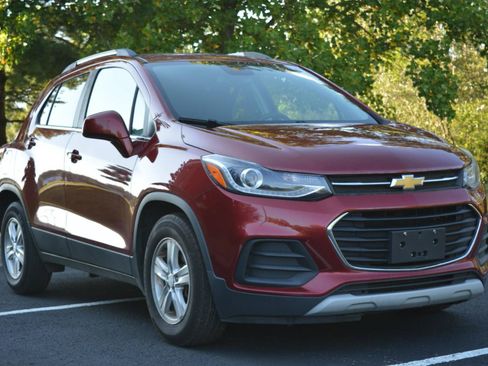 Used 2019 Chevrolet Trax LT FWD image 3