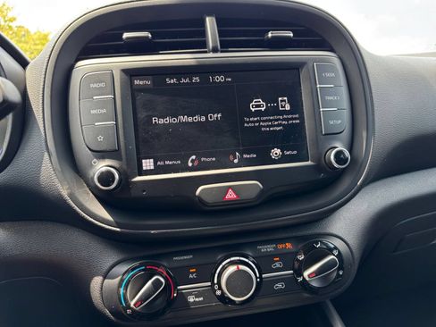 Used 2025 Kia Soul LX w/ LX Technology Package FWD image 21