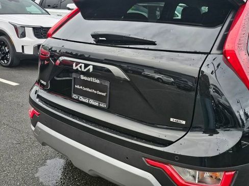 Certified 2023 Kia Niro EX image 14