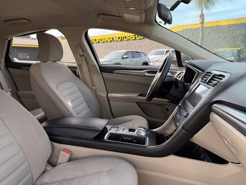 Used 2017 Ford Fusion SE image 19