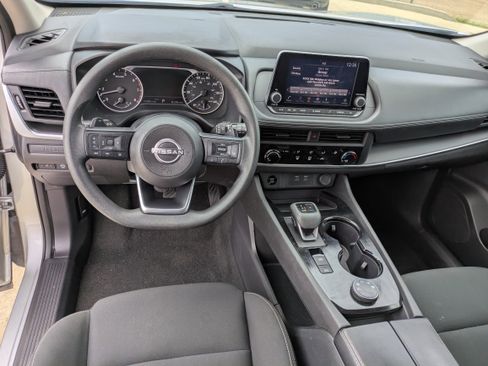 Used 2024 Nissan Rogue S image 11