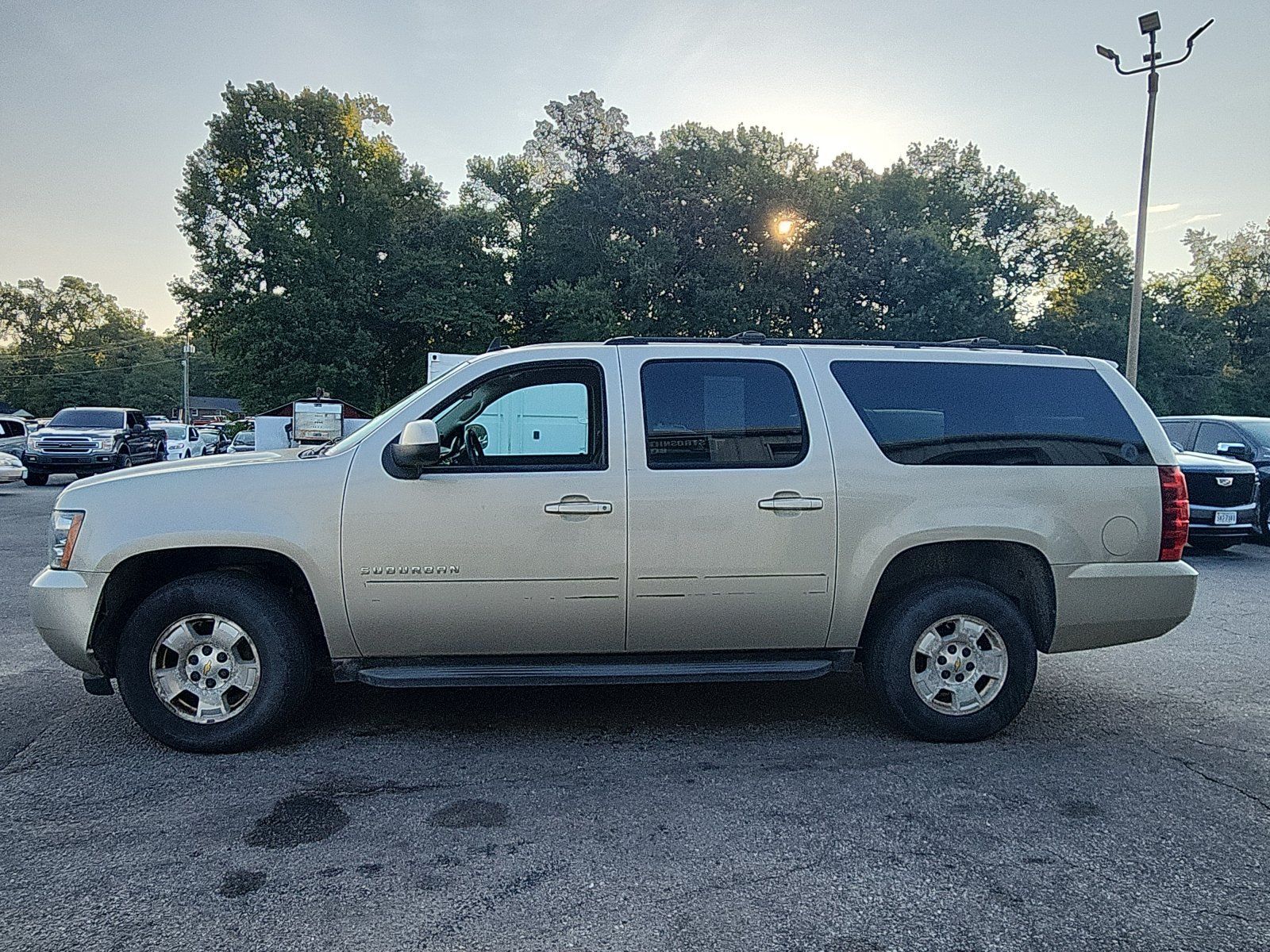 Used 2013 Chevrolet Suburban LS w/ Convenience Package 1 AWD/4WD image 2