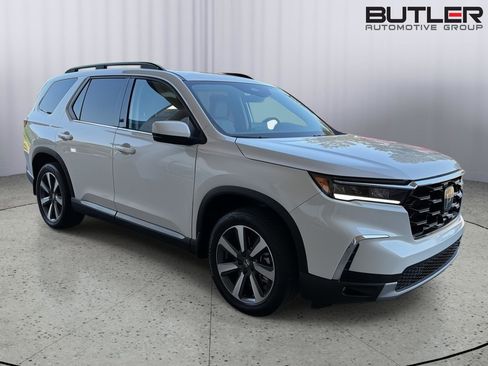 Used 2025 Honda Pilot Touring image 8