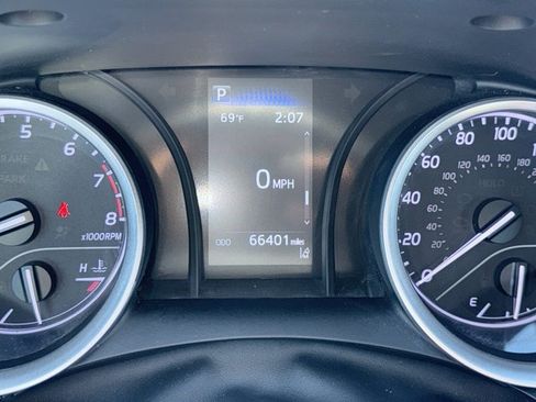 Used 2022 Toyota Camry LE FWD image 12