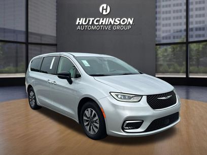 Used 2024 Chrysler Pacifica Limited