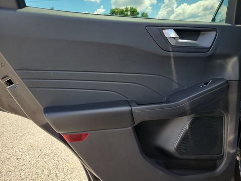 Used 2021 Ford Escape SE w/ Cold Weather Package FWD image 9