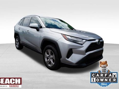 Used 2022 Toyota RAV4 XLE image 1