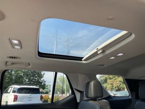 Used 2020 Chevrolet Traverse LT w/ LT Premium Package FWD image 20
