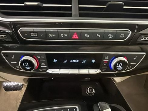 Used 2019 Audi Q7 3.0T Prestige w/ Prestige Package AWD/4WD image 22