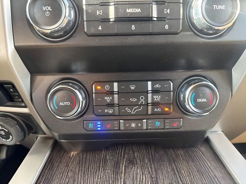 Used 2021 Ford F350 Lariat w/ Lariat Ultimate Package image 20