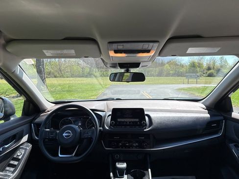 Used 2023 Nissan Rogue SV image 31