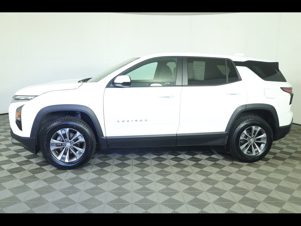 Used 2025 Chevrolet Equinox LT FWD image 16