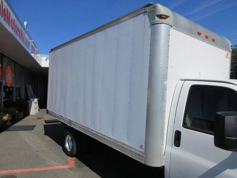 Used 2014 Chevrolet Express 3500 Extended image 22
