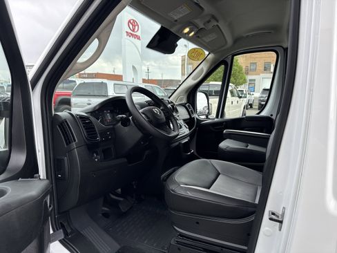 Used 2025 RAM ProMaster 3500 w/ Convenience Group FWD image 2