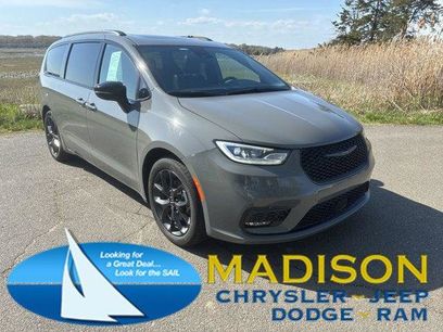 Certified 2025 Chrysler Pacifica Limited