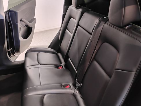 Used 2021 Tesla Model Y 2WD image 9