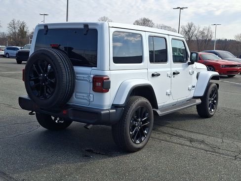 Used 2025 Jeep Wrangler Unlimited Sahara w/ Safety Group image 6