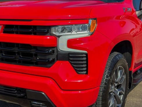 Used 2022 Chevrolet Silverado 1500 RST w/ Z71 Off-Road Package AWD/4WD image 6