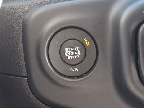 Used 2018 Jeep Wrangler Unlimited Sahara AWD/4WD image 25