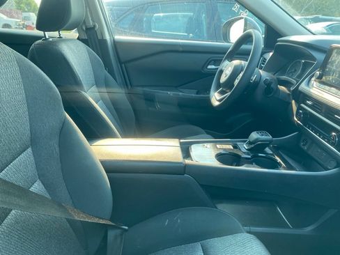 Used 2024 Nissan Rogue SV FWD image 6