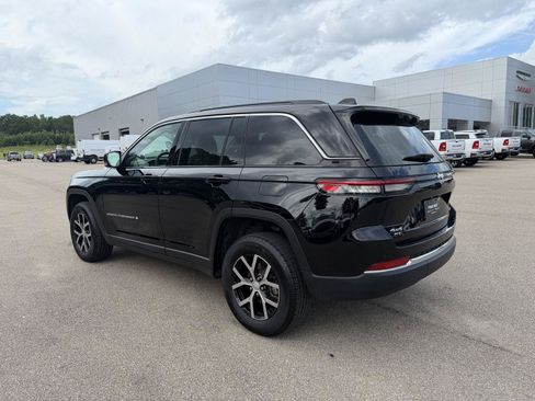 Certified 2025 Jeep Grand Cherokee Limited w/ Luxury Tech Group II AWD/4WD image 4
